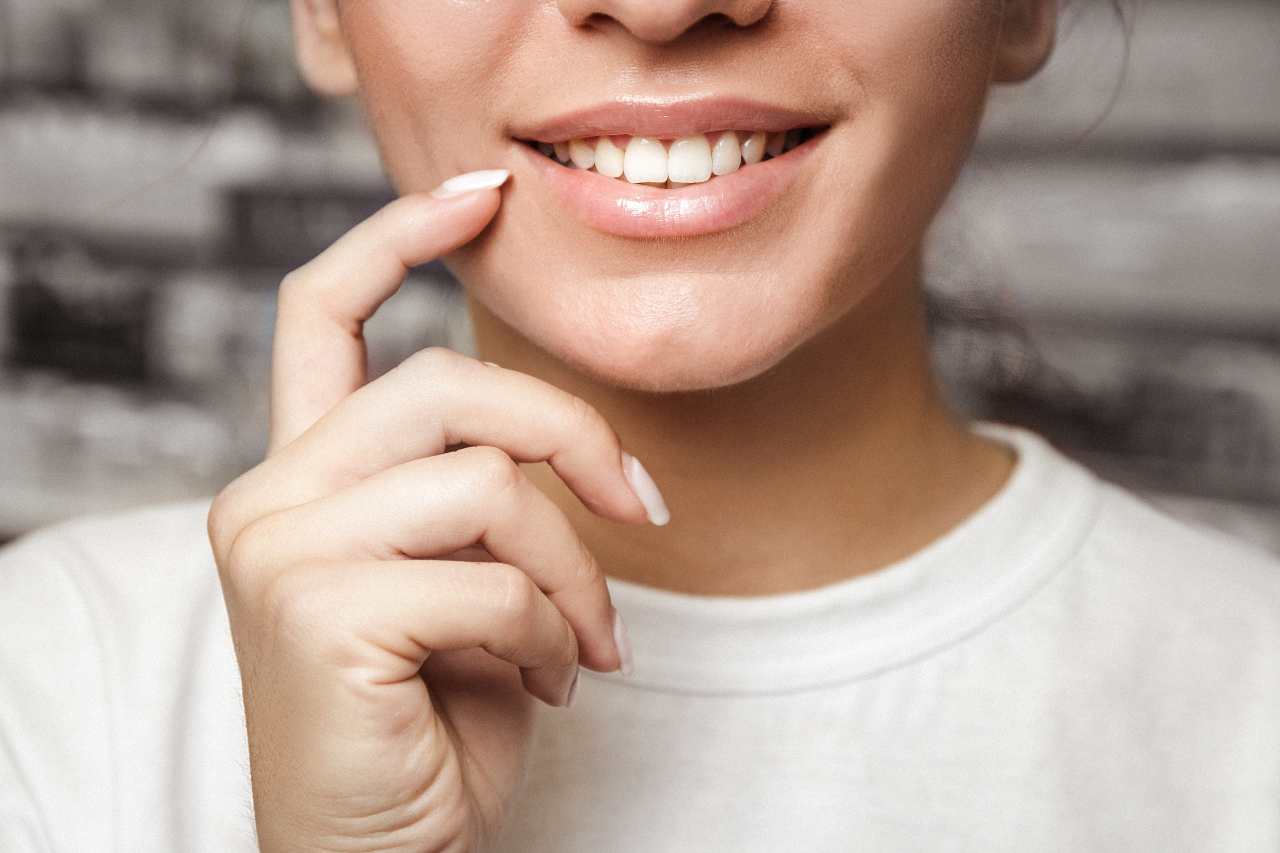 Lo sai che ti stai pulendo i denti con un prodotto sbagliato? Fai attenzione a quello che compri