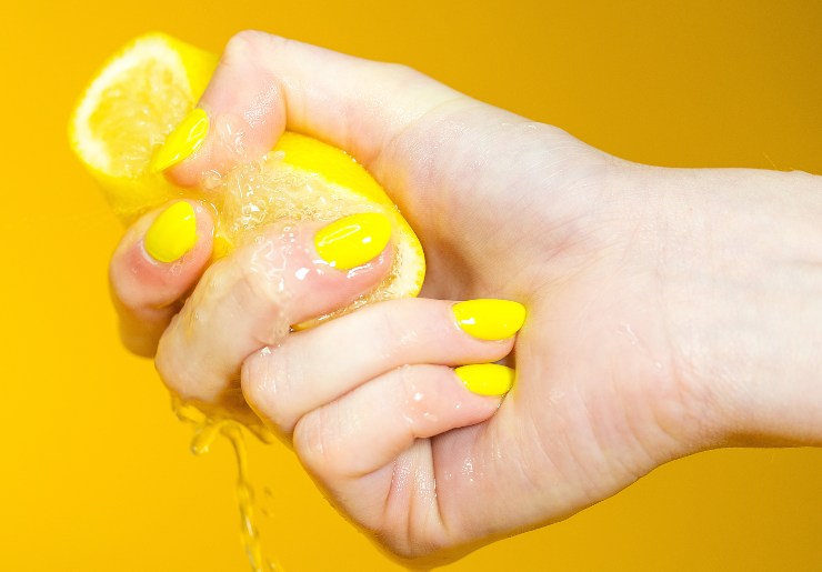 Limone spremuto - Fonte AdobeStock