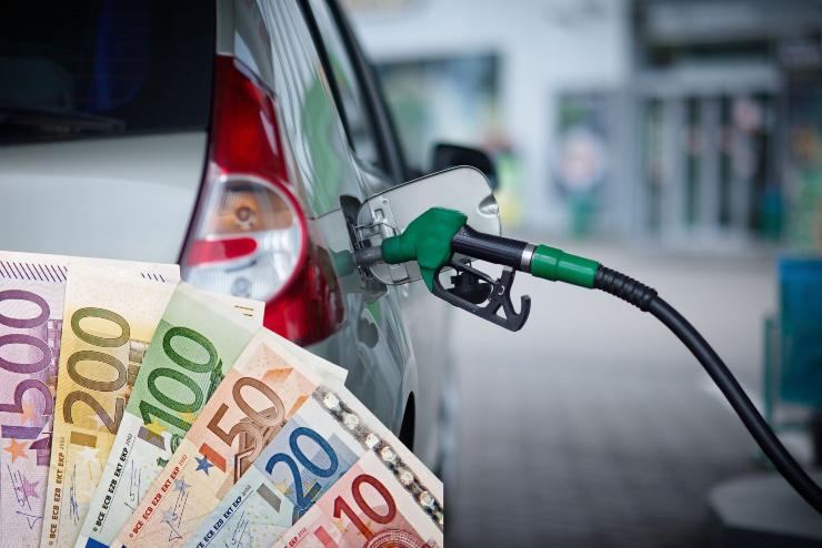 Prezzi benzina - Fonte AdobeStock