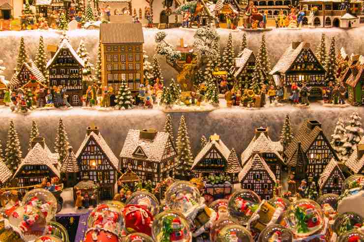 Stand al mercatino di natale - Fonte AdobeStock