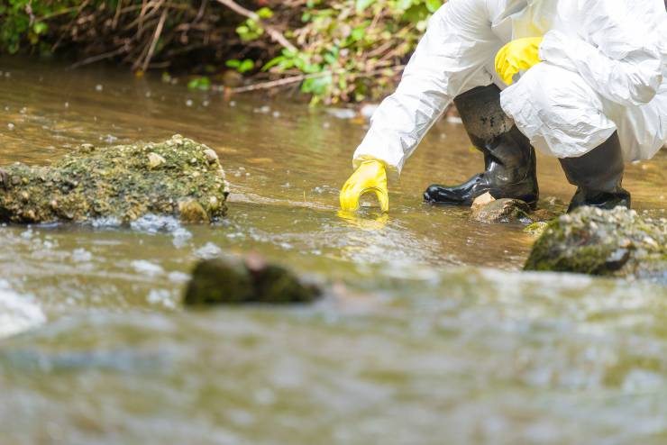 “Sostanza tossica e inquinante”_ sfiorato il disastro ambientale, scattano i controlli