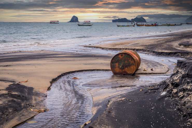 _Fuoriuscita di petrolio e perdide di gas__ esperti in allarme, a rischio tutto l'ecosistema marino