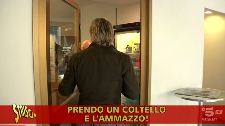 Bufera su Agenzia delle Entrate_ _Non fanno scontrini_ _ Arriva Striscia la Notizia [VIDEO] (1)