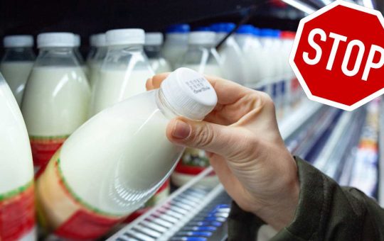 Latte fresco al supermercato - Fonte AdobeStock