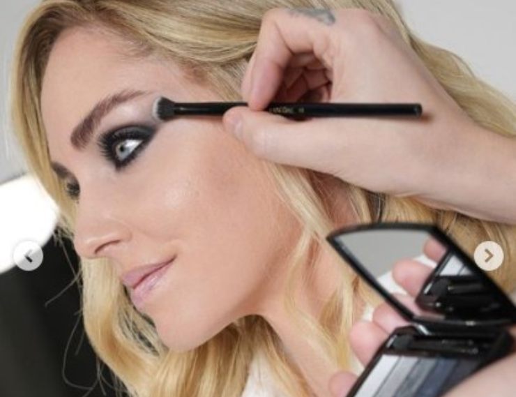 Tutti copiano Chiara Ferragni, ecco la nuova tendenza: smokey eyes