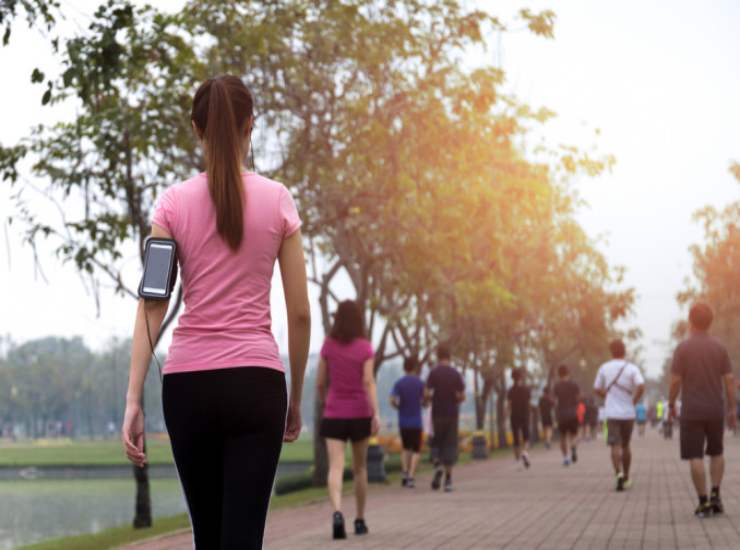 Camminare almeno trenta minuti al giorno