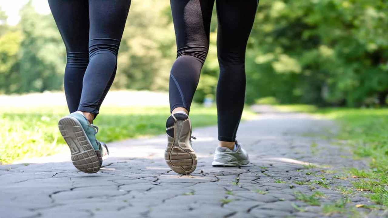 Camminare, un'attività completa e ricca di benefici