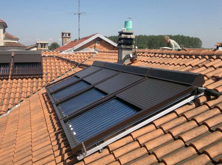 Coperture rigide di protezione per pannelli solari