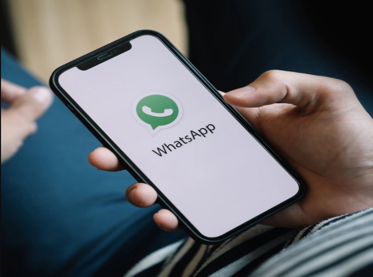 WhatsApp, una mail per iscriversi