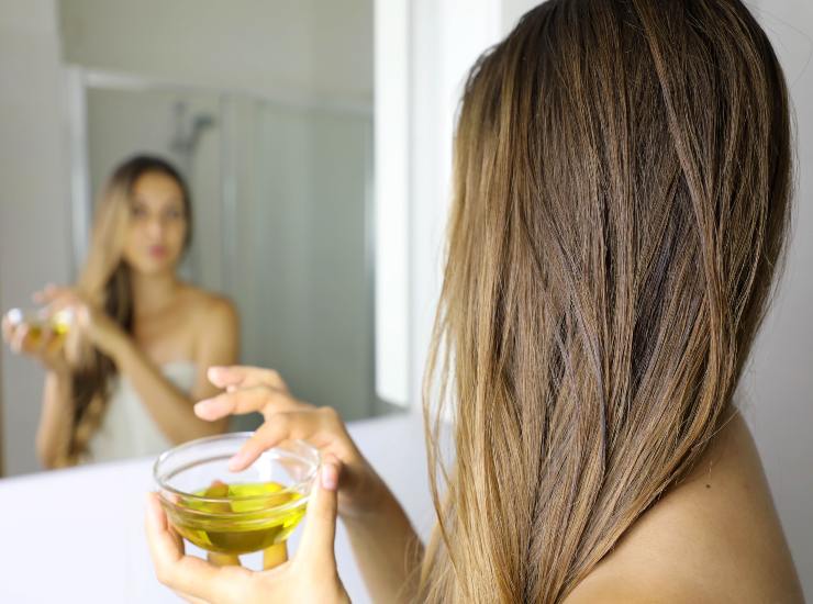 Impacchi all'olio di oliva per i capelli