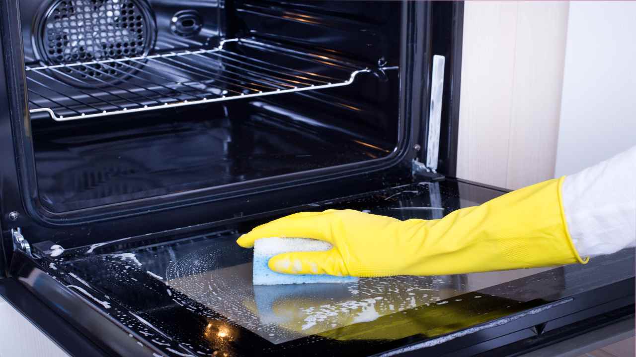 Come pulire il forno di casa