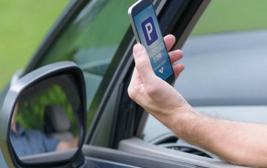 Pagare il parcheggio con lo smartphone