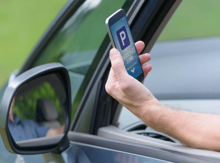 Pagare il parcheggio con lo smartphone 