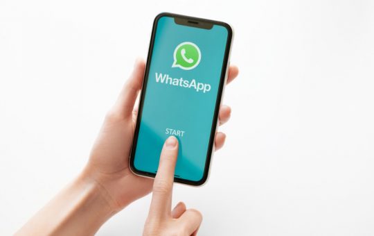 Logo di whatsapp su telefono