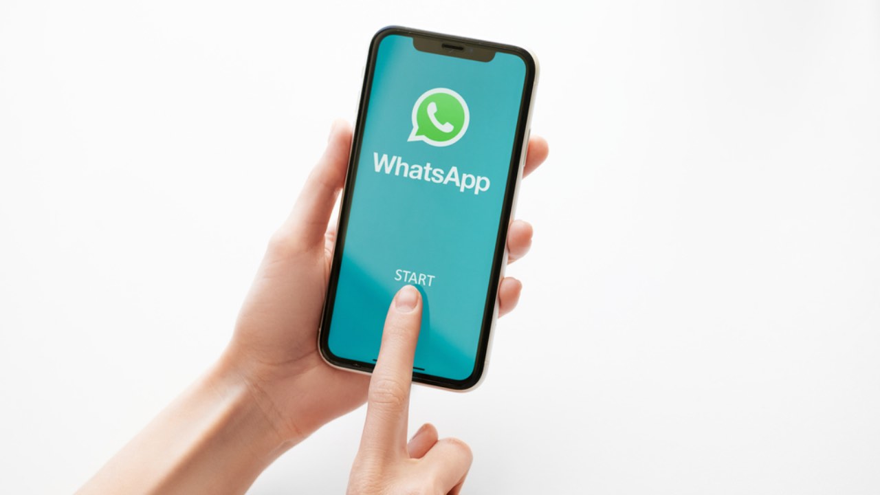 Logo di whatsapp su telefono 