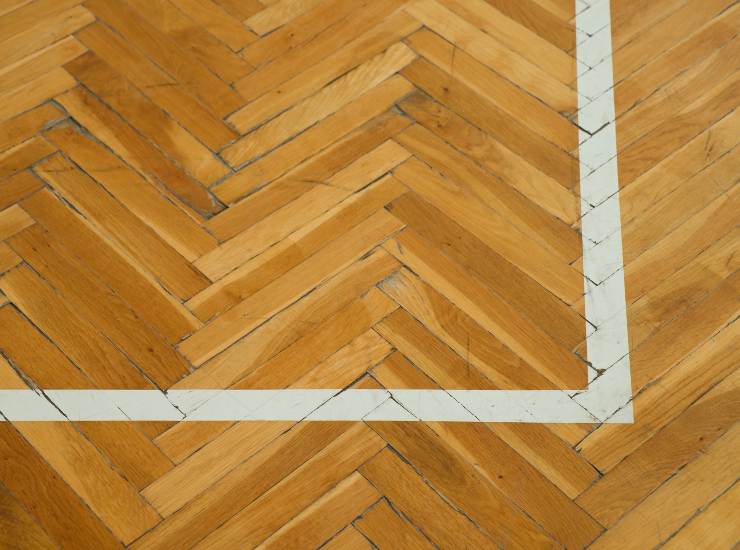 Usura e righe sul parquet