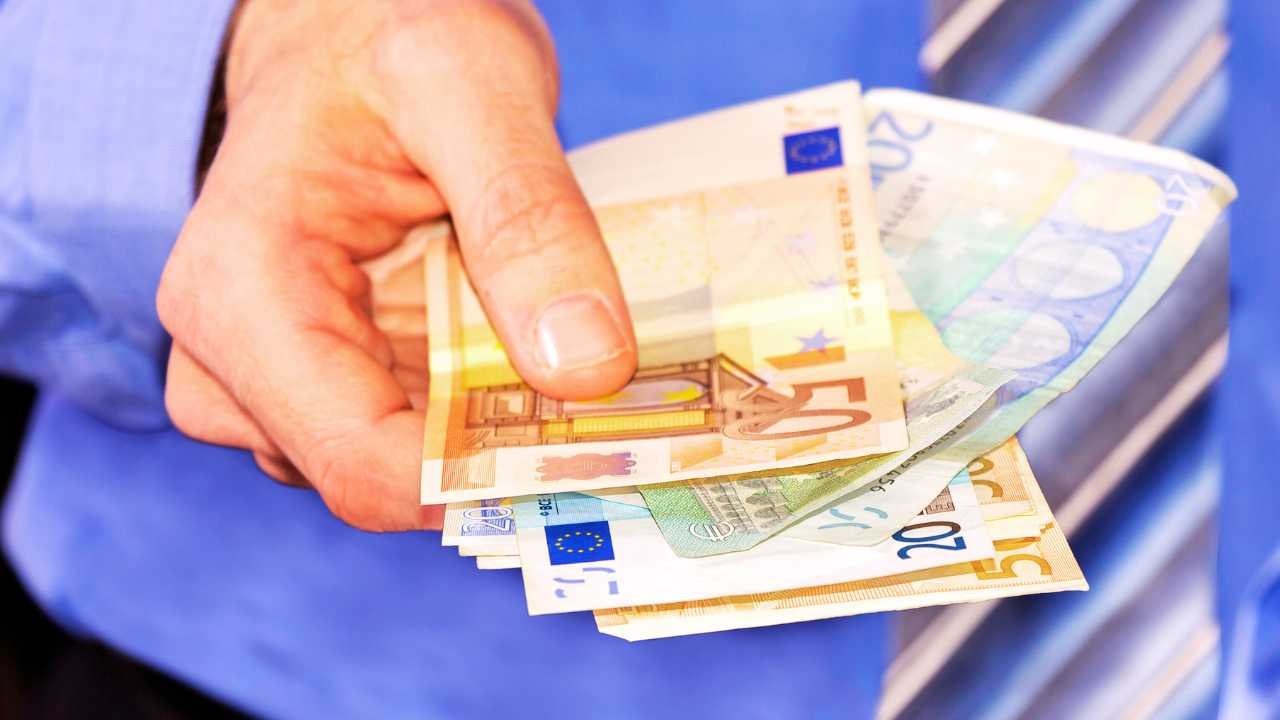Banconote in mano