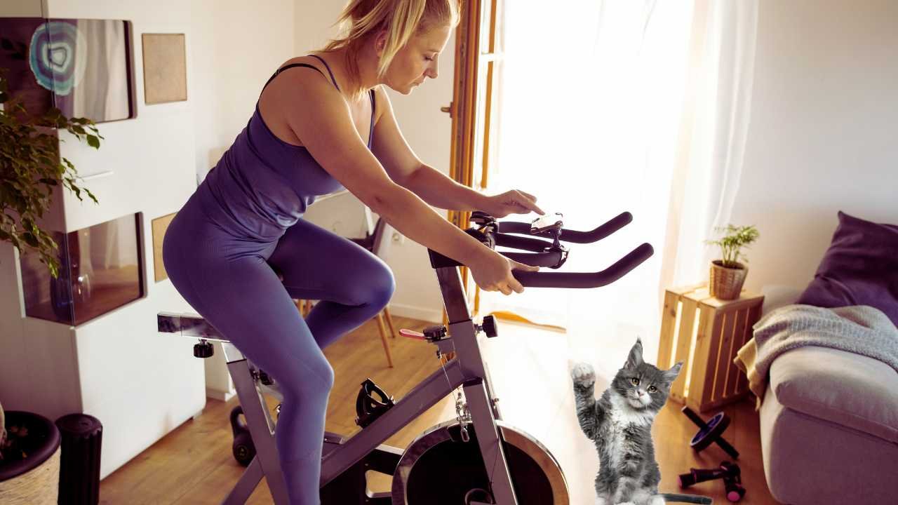 Donna in cyclette