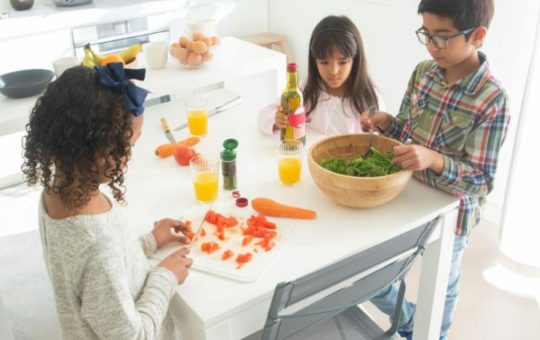 Bambini in cucina