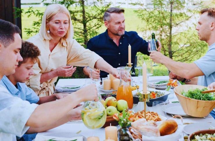 Famiglia a tavola